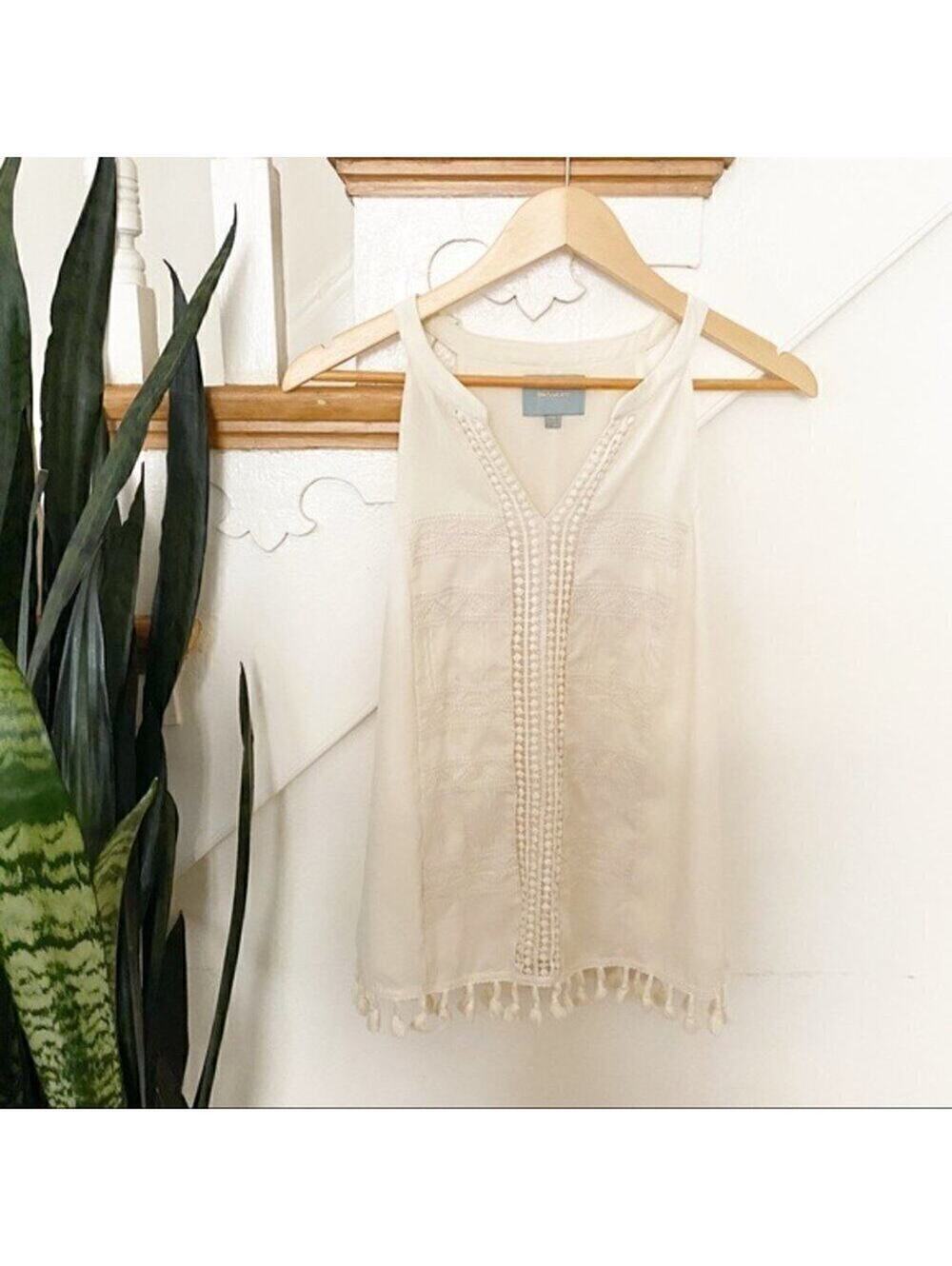 Skies Are Blue white tassels crochet blouse sz XS